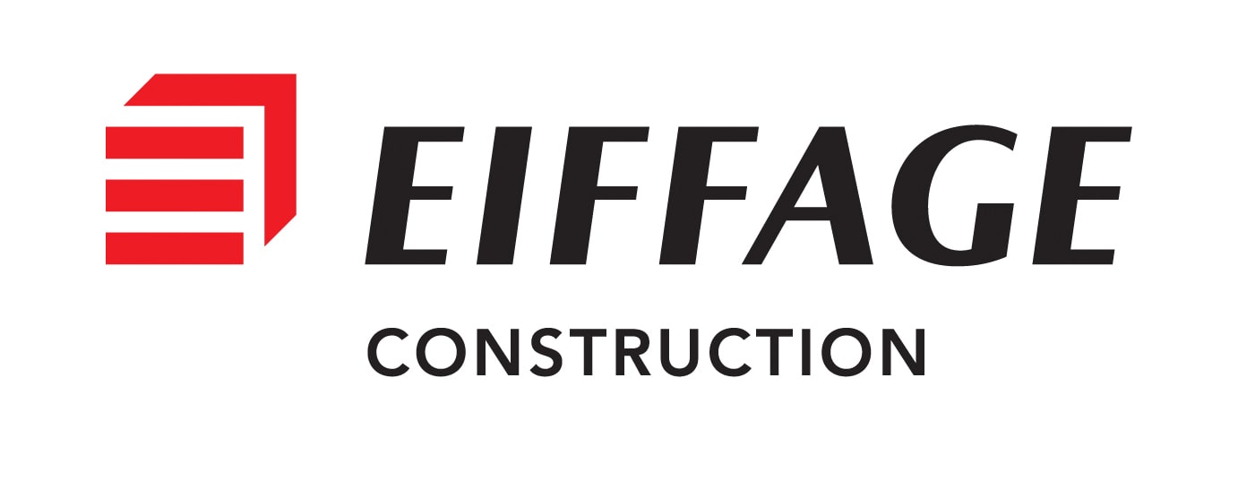 L'image montre le logo d'Eiffage Construction. Il est composé d'un symbole géométrique rouge avec trois barres horizontales à gauche, à côté du mot « EIFFAGE » en lettres noires en gras. Le mot « CONSTRUCTION » est écrit en lettres noires plus petites en dessous.